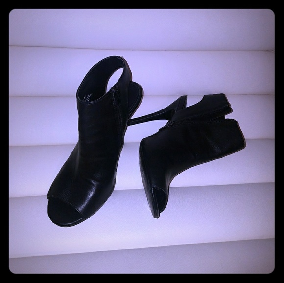 steve madden Shoes - Steve madden black leather rock n roll booties,